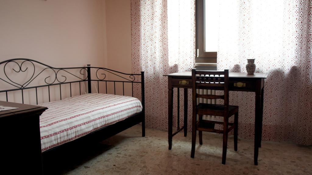 Il Piccione Viaggiatore Banchette D'Ivrea Bilik gambar